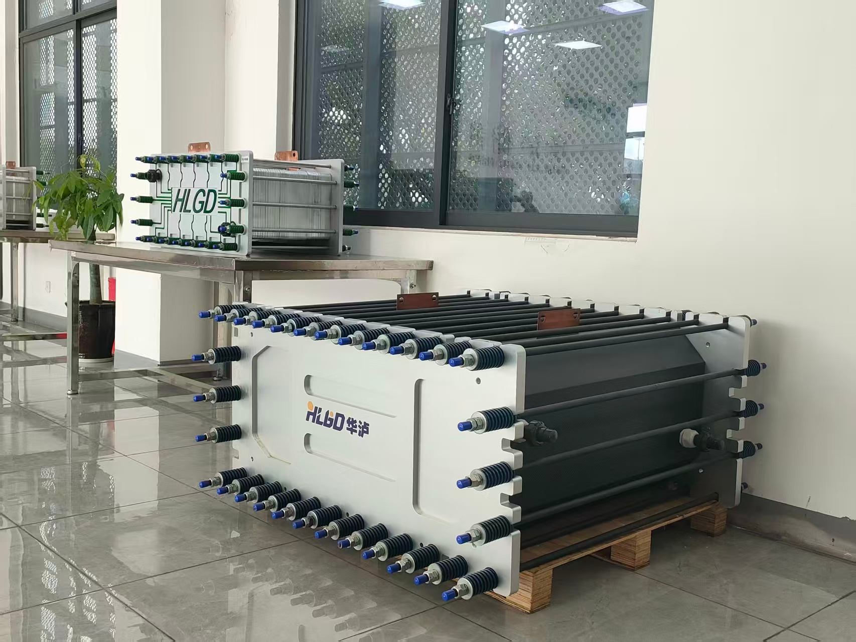 全钒液流电池，华泸集团的绿色能源战略踏浪前行